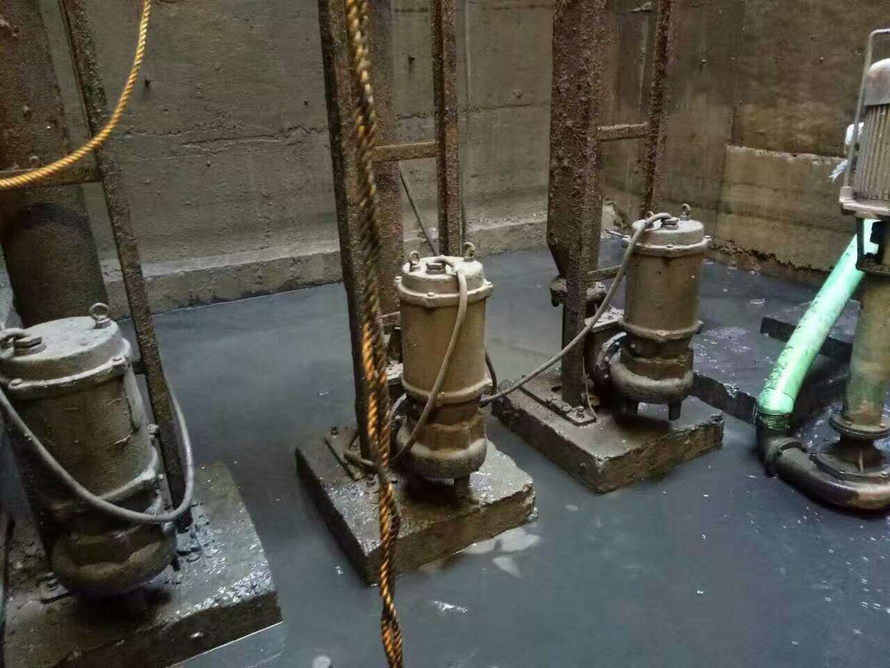 八公山污水池清理